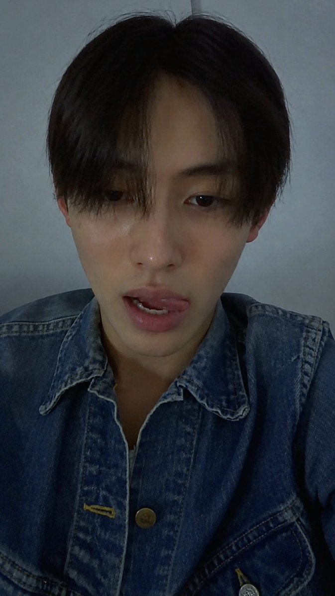 eomtan's tweet photo. #seonghyeon denim https://t.co/kW4Lu38ZWl