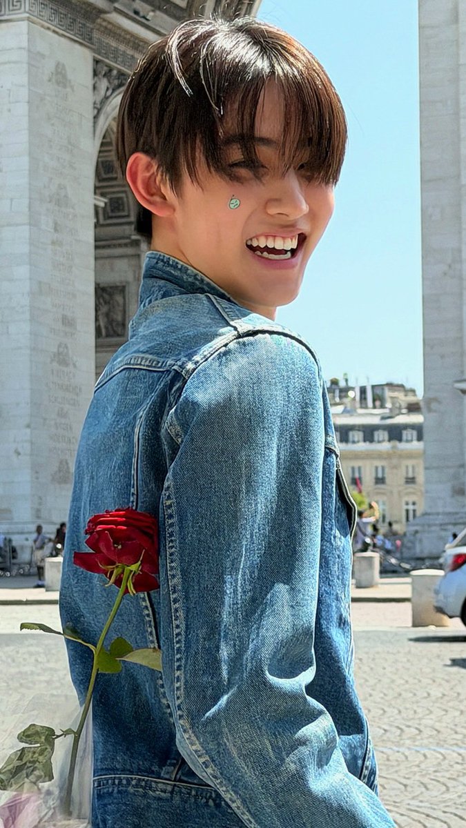 eomtan's tweet photo. #seonghyeon denim https://t.co/kW4Lu38ZWl