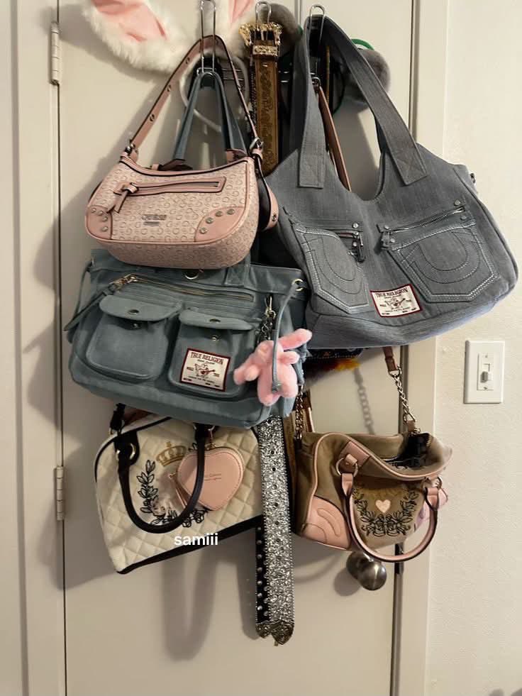itsamivibesbfhy's tweet photo. CARRYOM? SM? NO! FOUND A LOCAL BAG NA SUPER AFFORDABLE AT TALAGANG TAYO ANG TARGET MARKET! 👜🇵🇭

Ang ganda na, hindi pa masakit sa bulsa. 😭🤎 Practical, stylish, at sulit—ganitong local finds ang gusto natin! 🫶🏻

A thread;￼ https://t.co/a59h3L1uU9