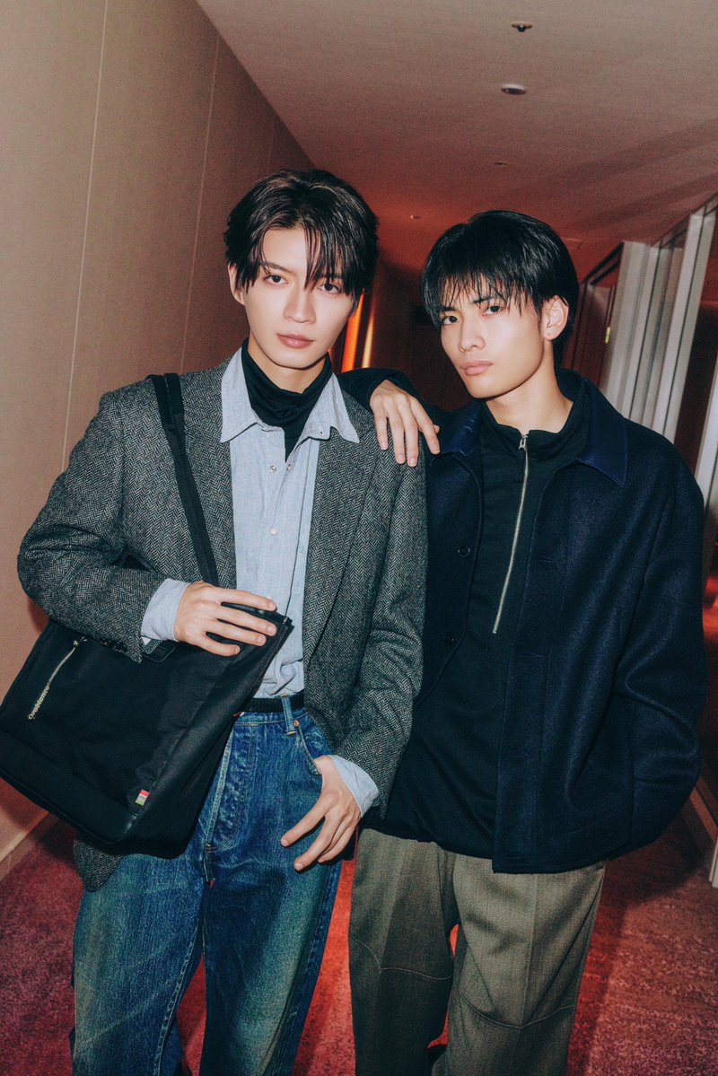 brandbook_tkj's tweet photo. 🇮🇹アザーカット公開🇮🇹

Orobianco(オロビアンコ)30周年記念ムックから、原因は自分にある。の武藤潤さん＆杢代和人さんのアザーカット全5枚をお届け❤️💚✨

全国書店ほか、Amazonや楽天ブックスなどのネット書店でも大好評発売中です📚 https://t.co/VAgGeUT92d