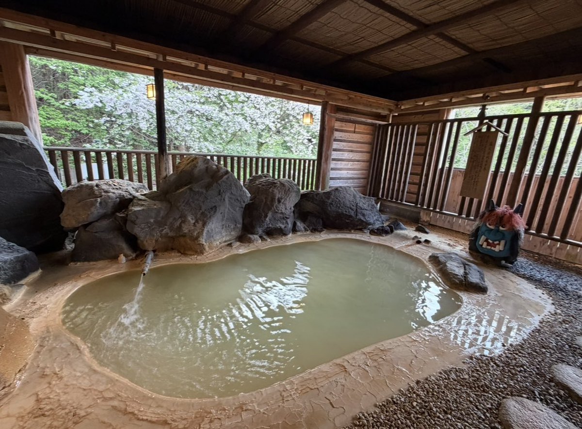 junpyon10's tweet photo. 秋田割やってるみたい🥺秋田に行く人はぜひ男鹿半島に行ってみて欲しい👹私は行くまでナマハゲがこんなパッション🔥で感動するとは知らなかったし色んな温泉がいっぱいあって泉質も素晴らしいしこんないい所だと知らなかったから🥺✨️男鹿半島はすごいから♨️ #温泉 https://t.co/capfWvOhAe