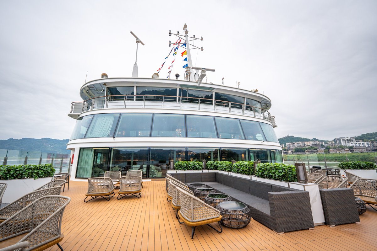 CenturyCruises's tweet photo. Happy China National Day! 🇨🇳 Discover the Yangtze aboard our newest flagship, Century Vision, with panoramic views, elegant spaces and immersive cultural experiences. 🚢
https://t.co/CvgHxjZHMp
#CenturyCruises #CenturyVision https://t.co/UW6rQD4ula