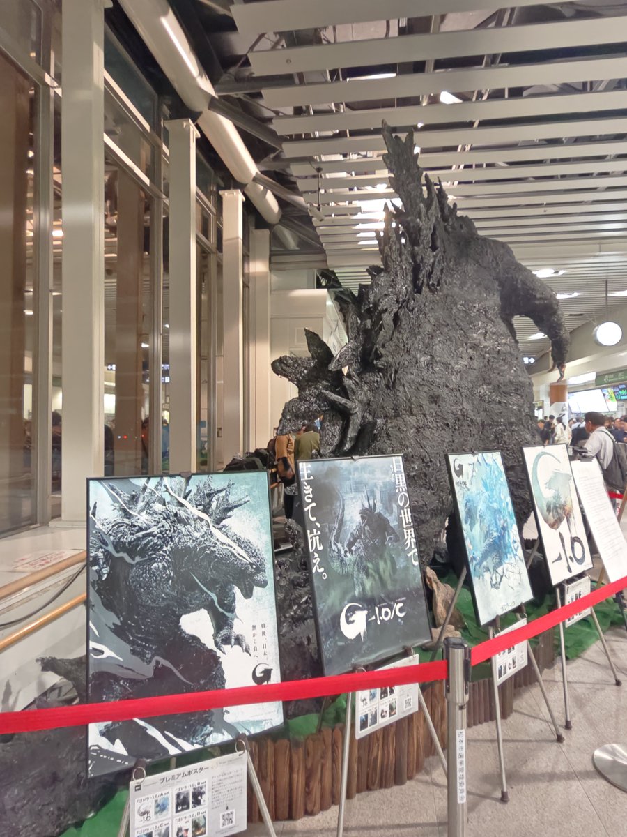 atwight0201's tweet photo. 松本駅にゴジラがいた。 https://t.co/4d0HxKOMDm