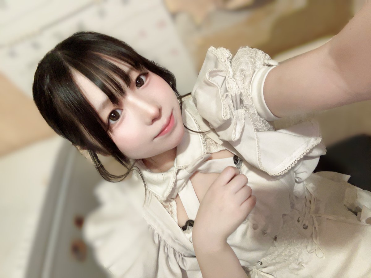 miruku_bow's tweet photo. おはよーー！
内定式終わっていまいるよーー🤍 https://t.co/anu6bES6hI