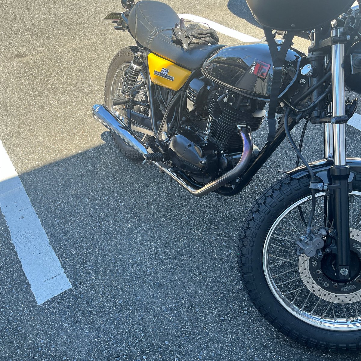 sinD981051's tweet photo. エンジン初分解でガス欠で
バイク止まったから
めっちゃ焦った💦

問題なくENEOSで給油したけど
やっぱりガソリンメーターないと
うっかりするね😑

美容院のお姉さんのTWは今年
2回エンストしたらしい😂 https://t.co/zugIeQgj9D