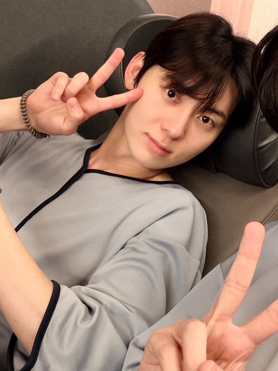 HHD__0's tweet photo. 옹성우님 인스타에 민현이
  #황민현 #민현 #MINHYUN https://t.co/IMf1dvRtba