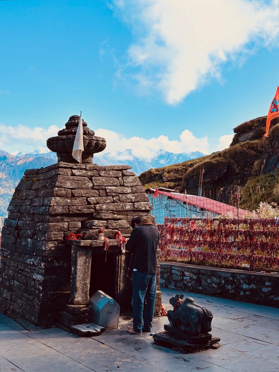 HomemPlis's tweet photo. ॐ नमस्ते अस्तु भगवान, विश्नवेर्श्वराय, महादेवाय, त्रयम्बकाय, त्रिपुरान्तकाय, त्रिकालग्निकालाय, कालग्निरुद्राय, नीलकंठाय, मृत्युंजय, सर्वेश्वराय, सदशिवाय, श्रीमन महादेवाय नमः 🌸🙇‍♂️

#mahadev #shiv #uttrakhand #explorepage✨
#traveler #photography https://t.co/ZD7ffLLT8J