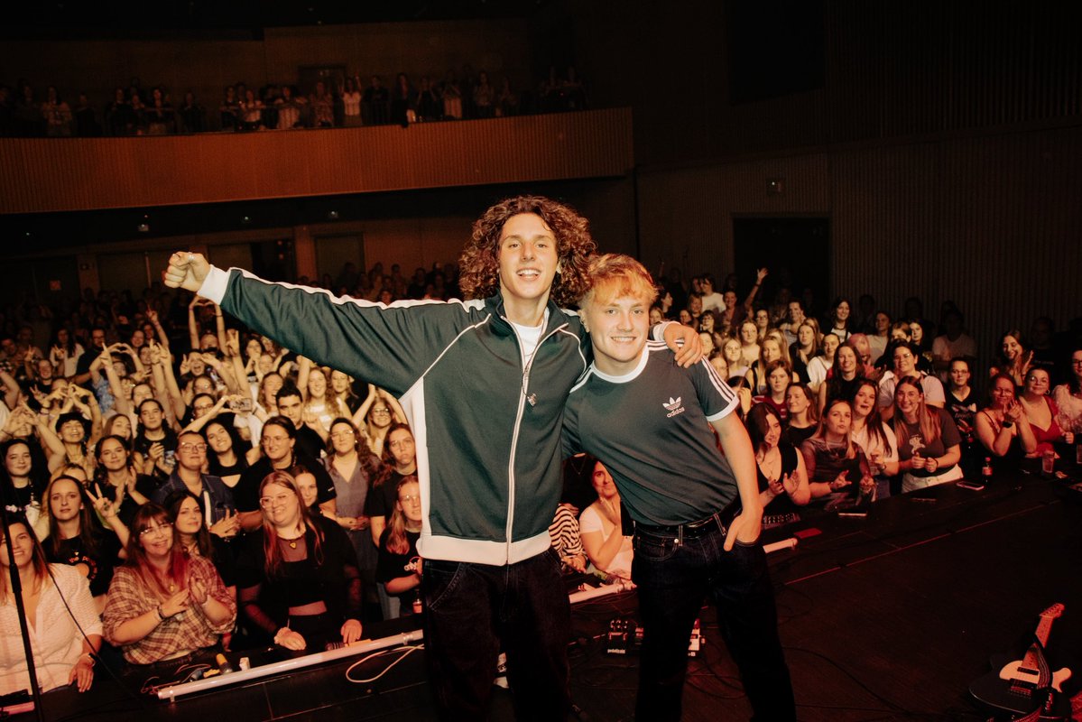 alexspencerUK's tweet photo. And that’s a wrap of the 1st leg of tour supporting @onlythepoetsuk 

9 amazing shows over the last 2 weeks playing in places id never imagined 
Thank you to everyone who came out, &amp; made these shows so special,
and of course to the OTP lads for making us feel at home❤️. https://t.co/MnfV7Qg6UL