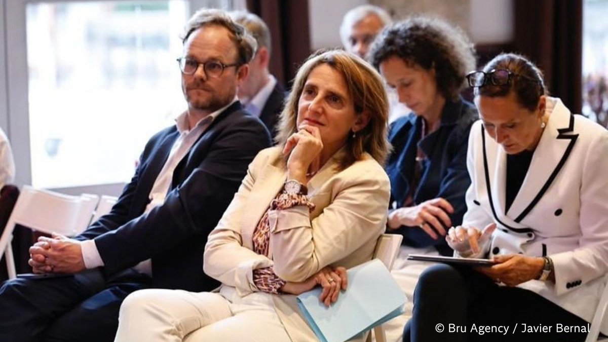 FESJustClimate's tweet photo. 🇪🇺 Great high-level opening with @TeresaRibera at the @FEPS policy conference.
Her message was clear: sovereignty 🛡️, social progress 🤝 and sustainability 🌱 are linked.
Only by thinking them together can we ensure Europe's future economic success 📈.
@FES_Europa @etuc_ces @industriAll_EU and Solidar
