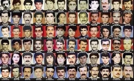 __Redronin__'s tweet photo. @DailyTurkst Öğretmenleri , çoluğu çocuğu öldüren Kürtler mi acımış? Yalan atıyorsun bari destekli at , Atatürk'ün savaştığı cephelerde olsan arkana bakmadan kaçardın. Azıcık vicdanınız olsa 383 masum öğretmeni şehit etmezdiniz. https://t.co/B0pYB0U0fx