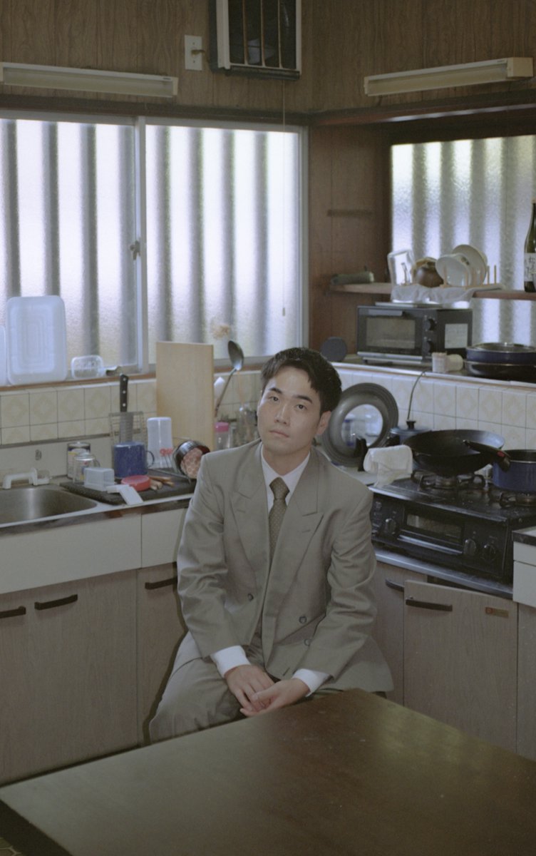 K2shimokita's tweet photo. 映画と音楽の交差点
『K2オリジナルミュージック』#04 - #伊藤日記

PARTYのリターンでもある
『K2』オリジナルミュージック🎼

今回は写真家・音楽家として活動する
伊藤日記さんに制作していただきました！
ピアノ一台だけで演奏した楽曲🎹

入場時に流していますのでぜひ耳を傾けてください🎶 https://t.co/BoXd0ZqRxU