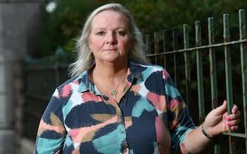 David90shaw's tweet photo. 🚨 LOOK AT THIS MOTHER'S FACE AND TELL ME LABOUR'S PRISON RELEASE WAS THE RIGHT CHOICE

Look closely at the woman in this photo, because her story exposes the absolute moral collapse of modern Britain.

Her name is Karen Haynes, a special needs teacher who dedicated thirty years of her life to helping vulnerable British children.

Today she is packing up her life, changing her family identity, and fleeing to the other side of the world with her two children just to stay alive.

Why?

Because Andy Burnham and Shabana Mahmood are freeing her violent former husband after he served barely a third of his sentence.

He terrorized her for 26 years, repeatedly threatening her that one phone call and one bullet was all it would take to put her six feet under.

Now, under Labour's early release scheme, 700 criminals walk out of jail today, while innocent victims are forced to run for their lives!!

Labour had plenty of empty cells to lock up citizens for posting opinions online, but when a terrified mother begs the state for protection, ministers open the prison gates for her abuser.

Anyone who still defends this Labour government needs to look Karen Haynes in the eye and explain why violent offenders get early freedom while innocent mothers are driven out of their own country.

Retweet this immediately to force Downing Street to look at Karen Haynes' face today. 🇬🇧🔥
