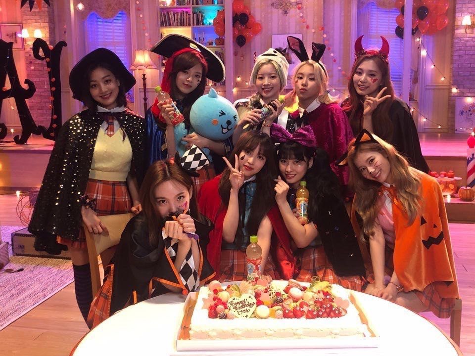 TWICEPopCrave's tweet photo. The entire world has now entered TWICETOBER. https://t.co/yPnh08cB64
