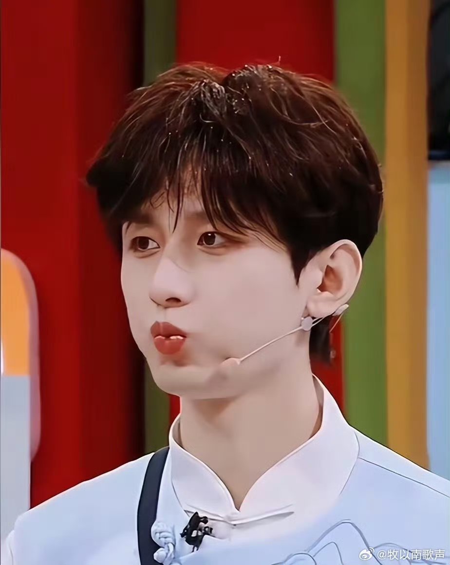 HunterHanssd7l's tweet photo. Just wrapped the most chaotic, fun-filled variety show recording! My cheeks hurt from laughing so hard and I can’t stop replaying the silly on-stage moments. Variety show magic hits different!， https://t.co/Kd9TBqDuYY
