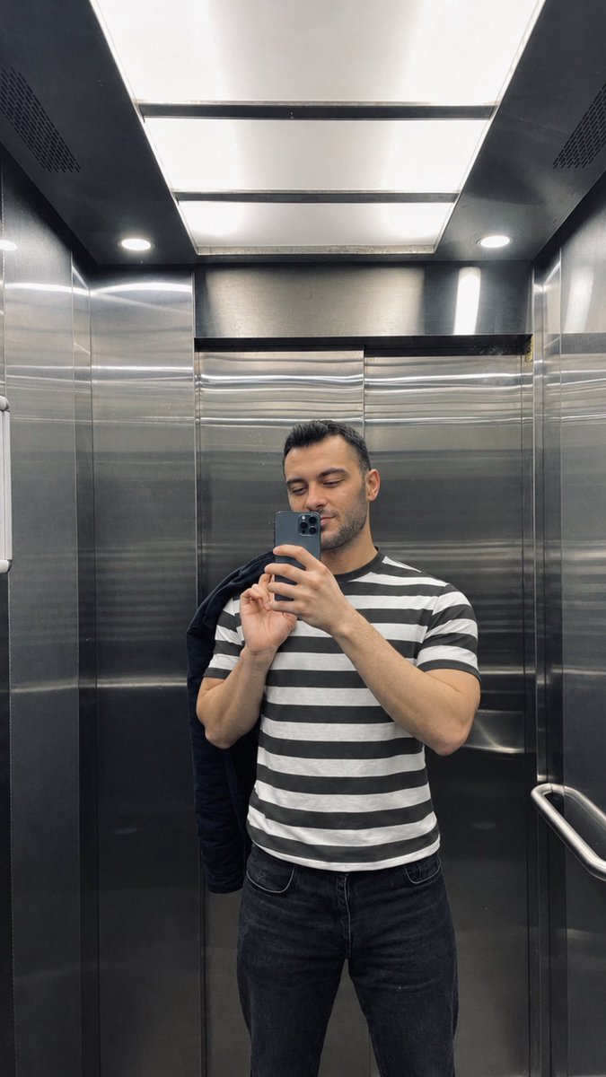 omrdmnx's tweet photo. Vâhid https://t.co/5JMQc1OFSa
