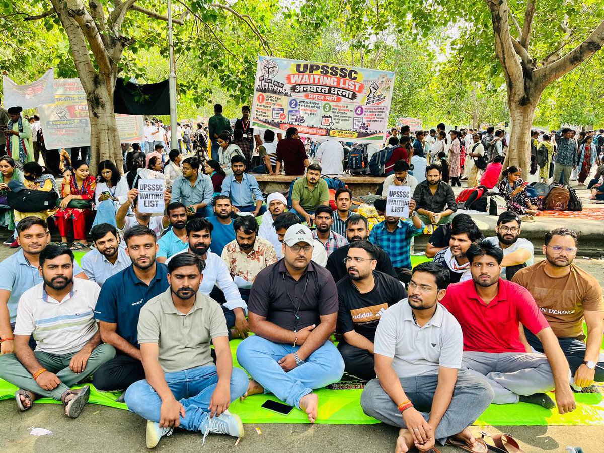 RAbhiR23's tweet photo. योगी जी, UPSSSC आयोग में WAITING LIST का प्रावधान करिए जल्द से जल्द ताकि सीट को बर्बाद होने से बचाया जा सके।     
#Day4               #WAITING_LIST_IN_UPSSSC
@CMOfficeUP, @myogiadityanath, @brajeshpathakup, @indiatvnews, @aajtak https://t.co/dScwDB3D6m