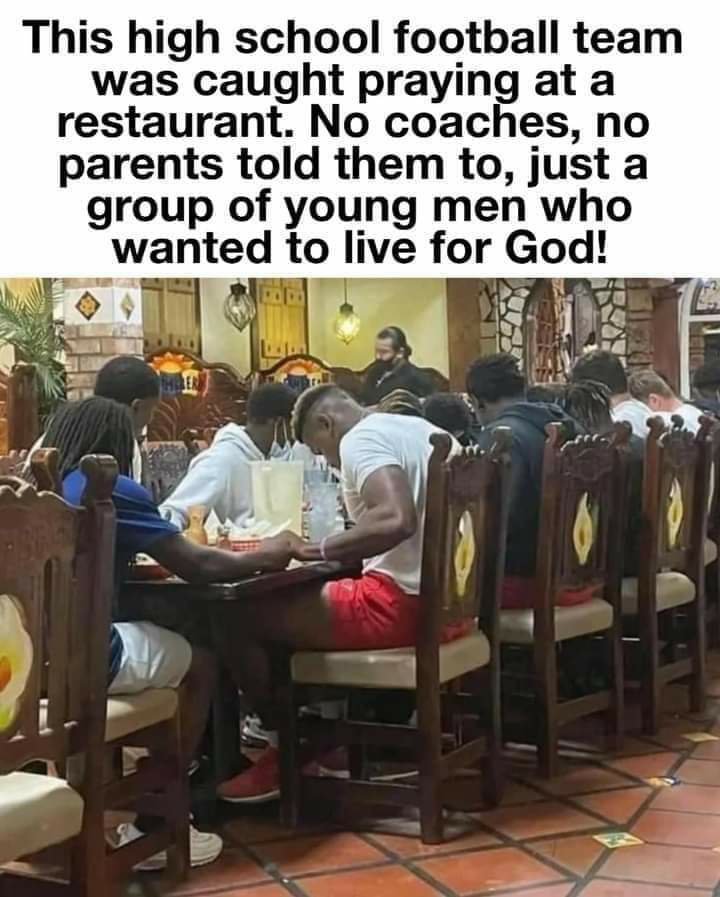CRIXUSwasHERE's tweet photo. TOUCHDOWN!!🏈❤❤❤✝️😌 https://t.co/oXcIV3EXIT