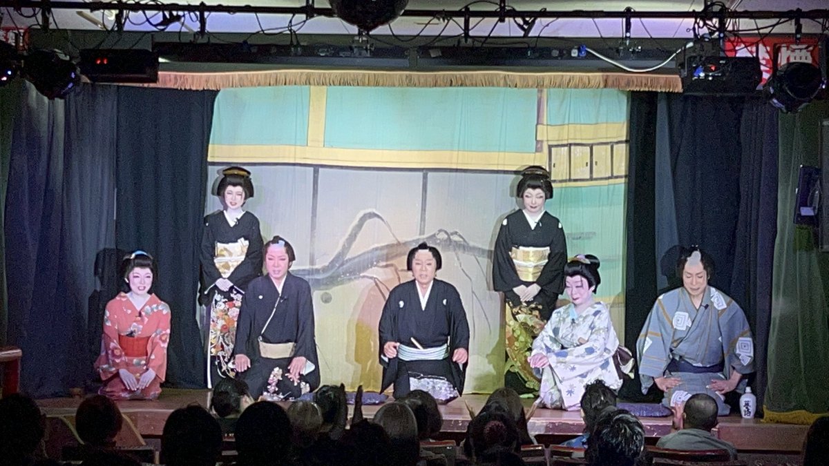 R93L70sRqvWDSZc's tweet photo. 2026年１０月１日
沢山のお客様に囲まれて
無事に新体制をスタートさせて頂きました。
各地から思いを馳せて頂いた皆様の
パワーも感じています！
本当にありがとうございました。 https://t.co/ZLmpMNUefQ