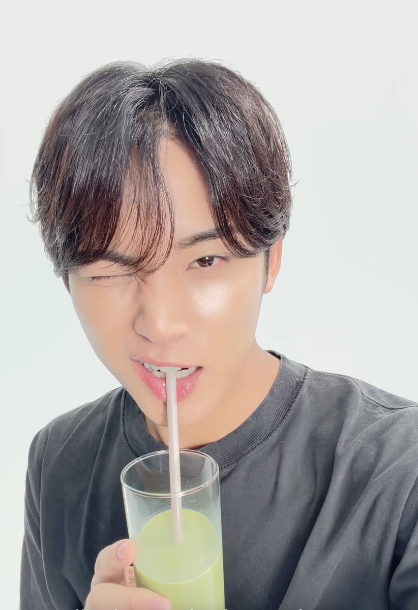 mingyuheaven's tweet photo. thank god these aren’t photocards… https://t.co/srintVrJ4S