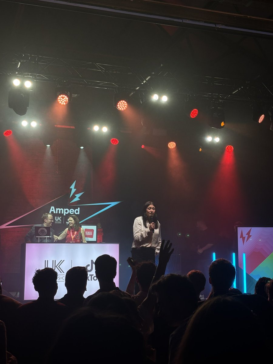 algorecrave's tweet photo. only pics i got from conference #livinginthemoment #stayoffline #healings https://t.co/6YOfAC3WG6