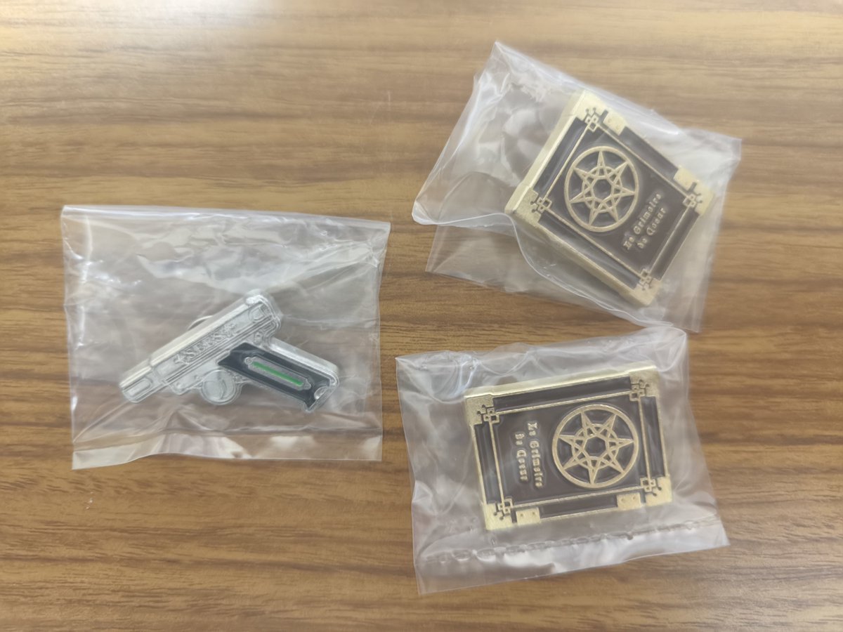remi_exchange's tweet photo. 【交換】ペルソナ3リロード　P3R　ピンバッジコレクション

【譲】D、E
【求】C

Eは2点あります
1：2の交換も検討します
郵送にて交換希望です
よろしくお願いします🙇🏻‍♀️ https://t.co/BBSS2mVU3X