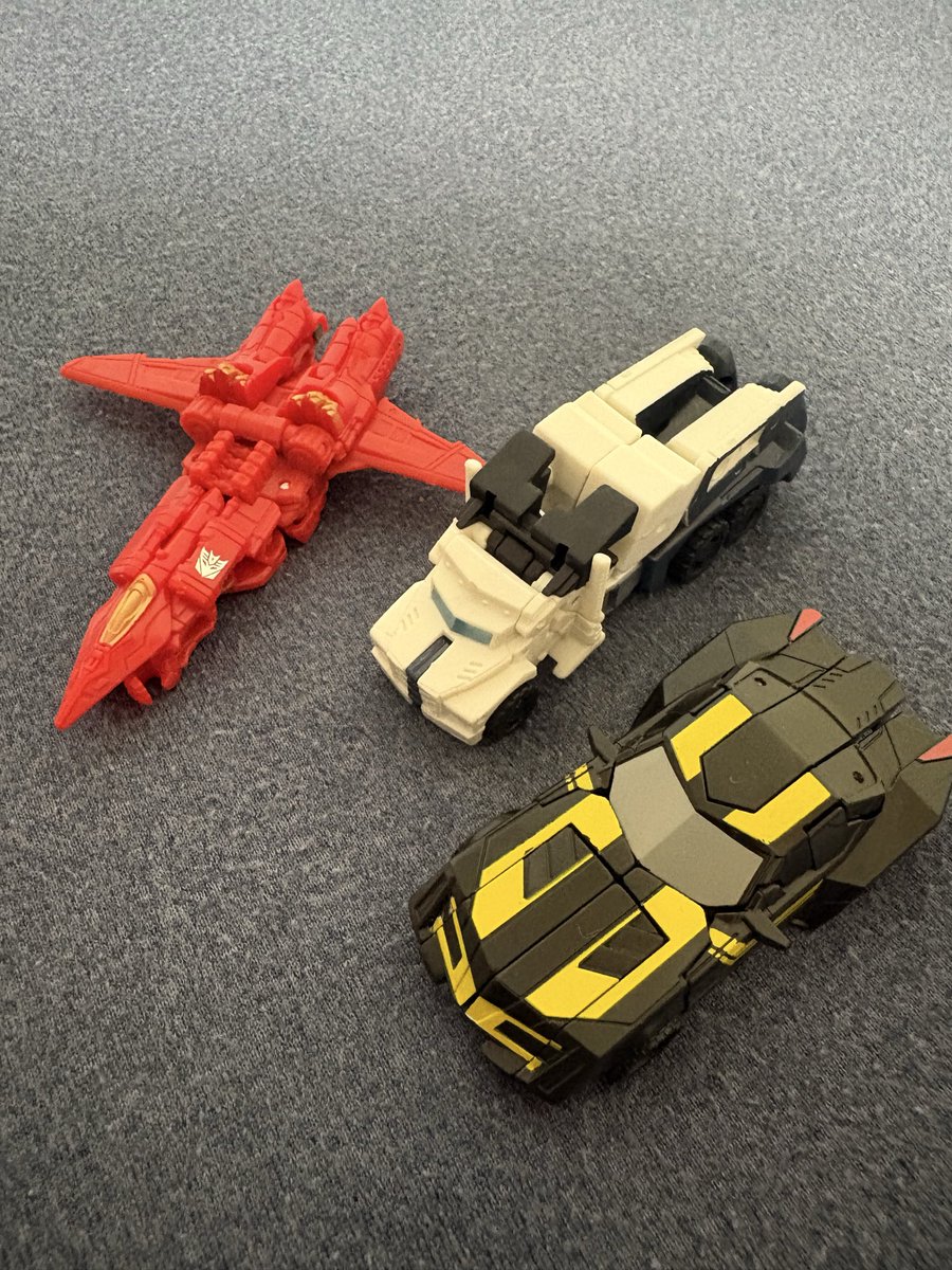 akaikaaka's tweet photo. 今日掃除しとったら出てきたんやけどテレビくんとかのトランスフォーマーの付録割とでき良くて好きやった https://t.co/T2hOJwk9Aq