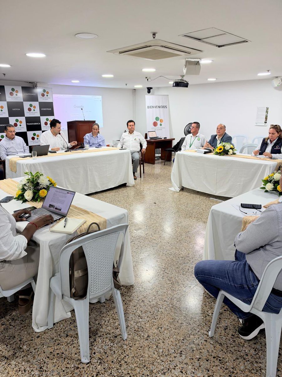 AuditoriaGen's tweet photo. El Auditor Delegado para la Vigilancia de la Gestión Fiscal, Diego Fernando Uribe Velásquez, y el asesor, Gustavo Escudero, lideraron mesa técnica con las contralorías territoriales afectadas por el terremoto del pasado 10 de agosto. https://t.co/DvWNUWQ6aF