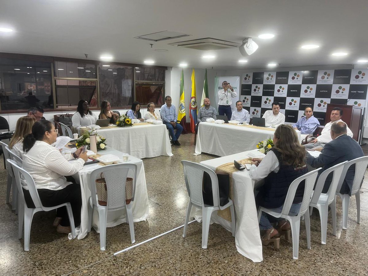 AuditoriaGen's tweet photo. El Auditor Delegado para la Vigilancia de la Gestión Fiscal, Diego Fernando Uribe Velásquez, y el asesor, Gustavo Escudero, lideraron mesa técnica con las contralorías territoriales afectadas por el terremoto del pasado 10 de agosto. https://t.co/DvWNUWQ6aF