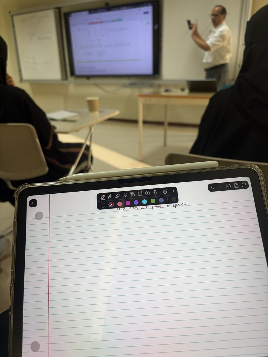 wooooooooddz's tweet photo. الدكتور يقول لا تفتحون جوالاتكم حتى ايباداتكم سكروها وناظروا البورد بس
مستر اتش؟ متغير والله https://t.co/T3OK2ZmYtc