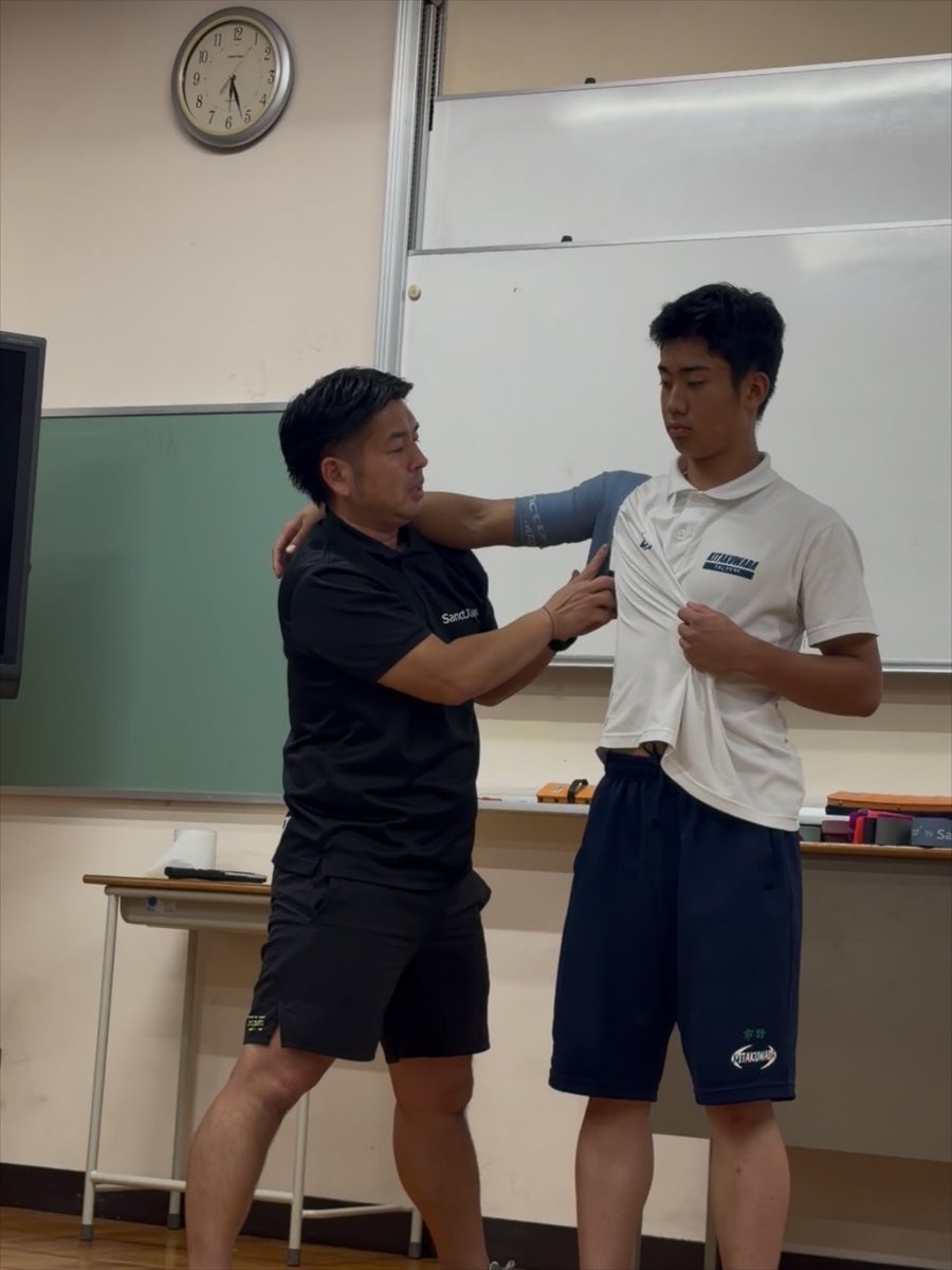 ktkwdbaseball's tweet photo. 明日は体育祭です！
全員が全力で挑み、全力で楽しみます！体育祭もみんなで盛り上がり、最高の一日にしたいです！
また今日は、チューブの使い方を教えていただき、実際に使って体験しました。
教えていただき、ありがとうございました。これからの練習にも活かしていきたいです！
 #北桑田 #高校野球 https://t.co/snm82ZnY3v