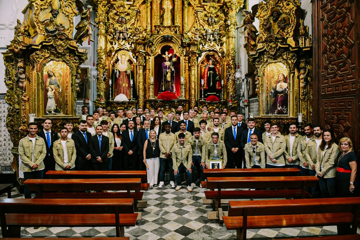 Cadiz_CF's tweet photo. 💐𝐄𝐥 𝐂𝐚́𝐝𝐢𝐳 𝐂𝐅 𝐫𝐞𝐚𝐥𝐢𝐳𝐚 𝐬𝐮 𝐭𝐫𝐚𝐝𝐢𝐜𝐢𝐨𝐧𝐚𝐥 𝐨𝐟𝐫𝐞𝐧𝐝𝐚 𝐟𝐥𝐨𝐫𝐚𝐥 𝐚 𝐥𝐚 𝐏𝐚𝐭𝐫𝐨𝐧𝐚 𝐲 𝐚𝐥 𝐍𝐚𝐳𝐚𝐫𝐞𝐧𝐨 ✝️

🔗 https://t.co/v3k3l9hJnt https://t.co/vNPXx5xNE8