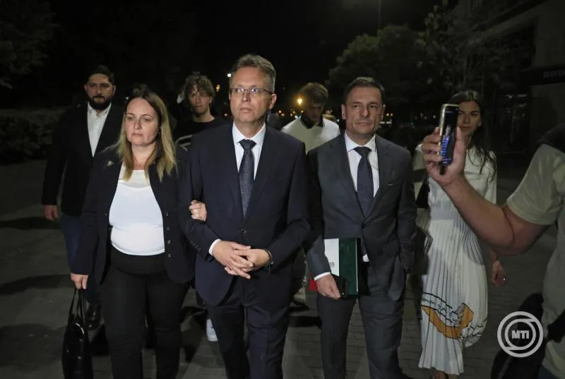 DNewsHungary's tweet photo. Former Orbán-era minister Hankó placed in pre-trial detention: prosecutors cite potential lengthy prison sentence dnh.​news/TVkPYC Click to read more #hungary #dailynewshungary https://t.co/9cFbpewsPc