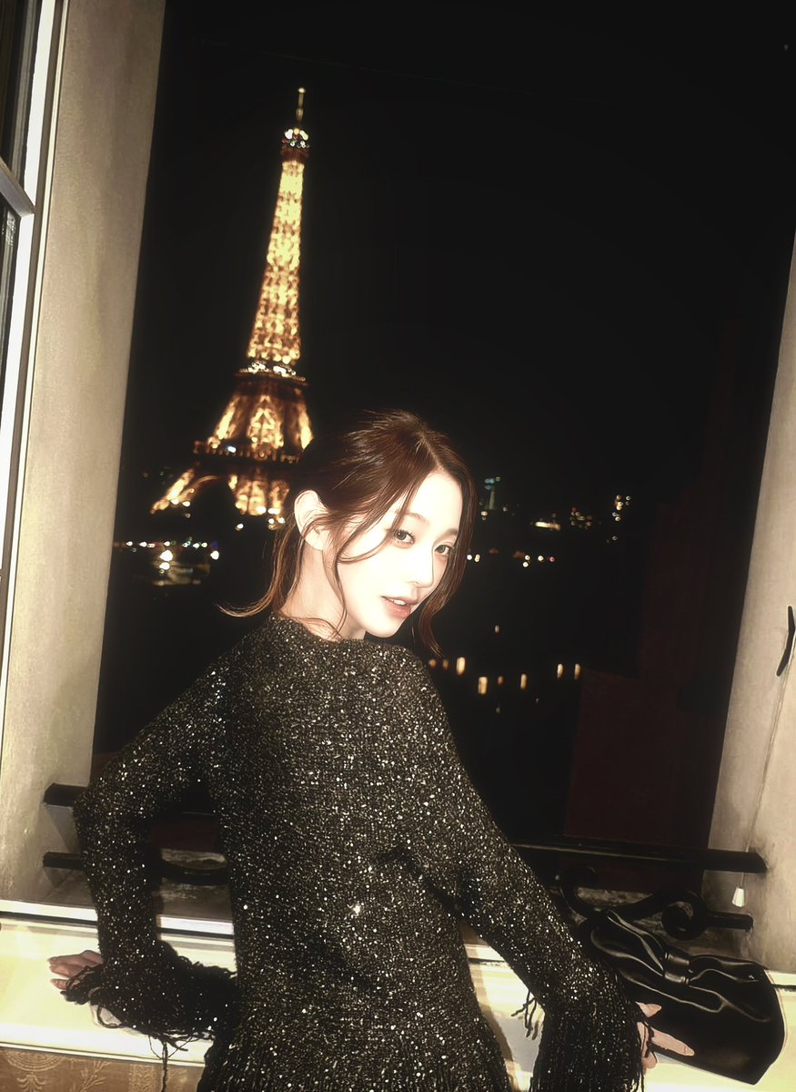onlyforyoung10's tweet photo. Wonyoung’s presence honors Dior heritage.

#WonyoungDiorSummer27
#JANGWONYOUNG
#WONYOUNG
#DiorSummer27 @Dior https://t.co/uJhB1VZyV7