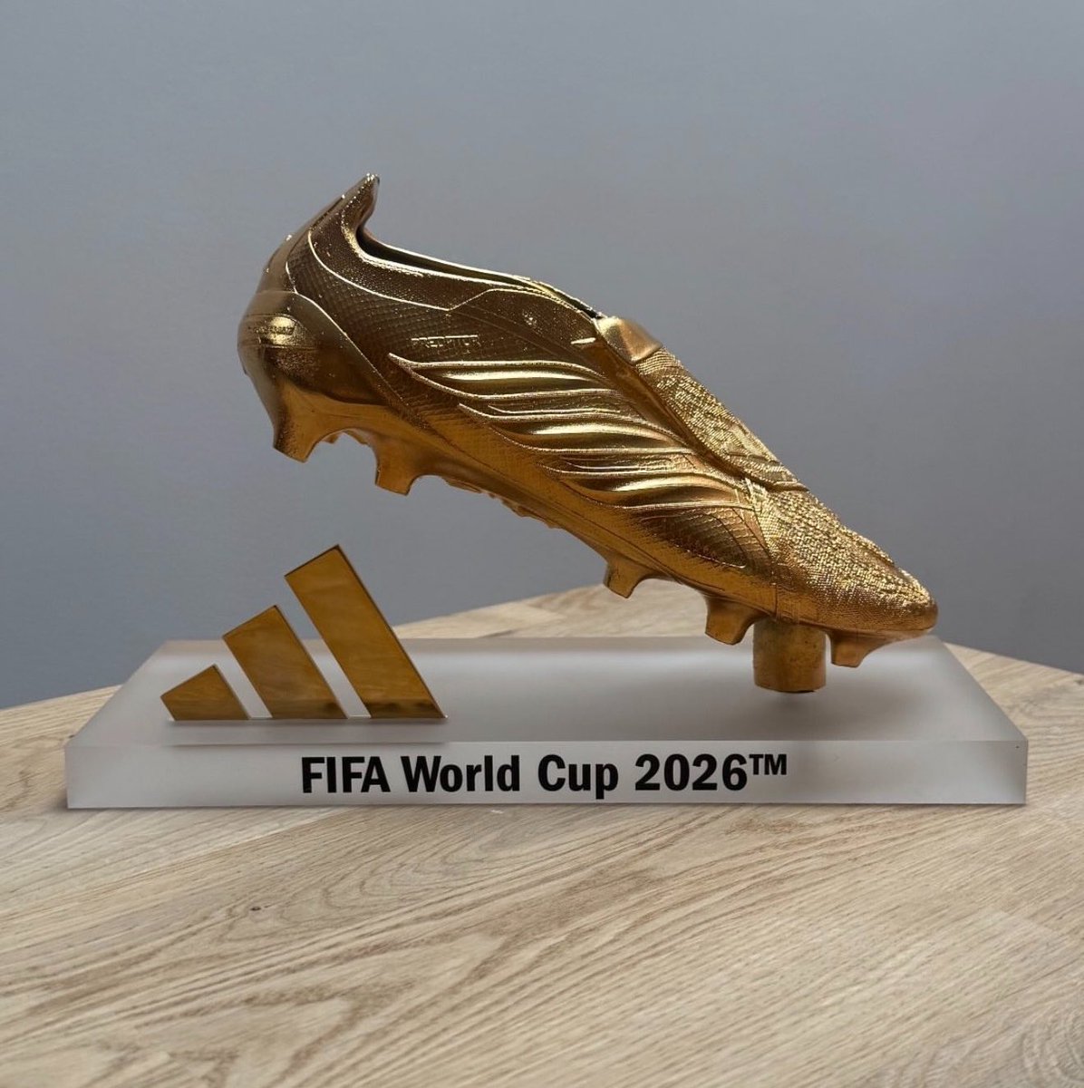 FabrizioRomano's tweet photo. 👋🏼✨ Kylian Mbappé shows on Instagram he has officially received his 2026 FIFA World Cup Golden Boot. 🇫🇷

The France captain finished the tournament as the top scorer. https://t.co/Ry9CNOxNTm