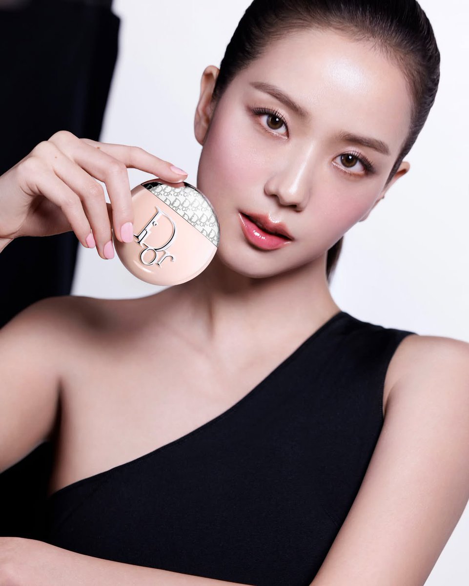 NEWSJISOO's tweet photo. Dior beauty updated on instagram with #JISOO. https://t.co/j6RERQzUlQ