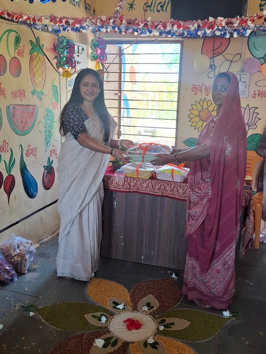 4Cdpodahod's tweet photo. આજ રોજ દાહોદ ઘટક  ૪ના આંગણવાડી કેન્દ્ર પર આંગણ ઉત્સવ ની ઉજવણી કરવામાં આવી. @CMOGuj @pallavi_baraiya https://t.co/hALfViqQSW