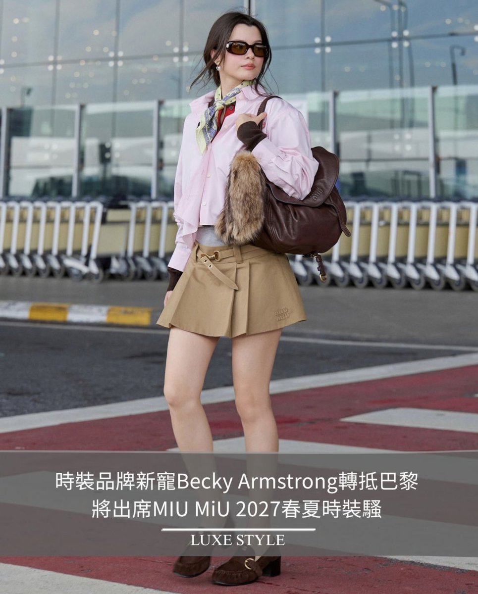 jnldominica's tweet photo. Shifting focus from Milan, Becky Armstrong, one of the brand's favorites this fashion week, has already slipped into a Miu Miu look and headed to Paris, ready to attend the label's Spring/Summer 2027 show.

REBECCA FLY TO PFW MIU MIU
#MiuMiuPFWxBecky #MiuMiuSS27
#beckysangels #BeckyArmstrong