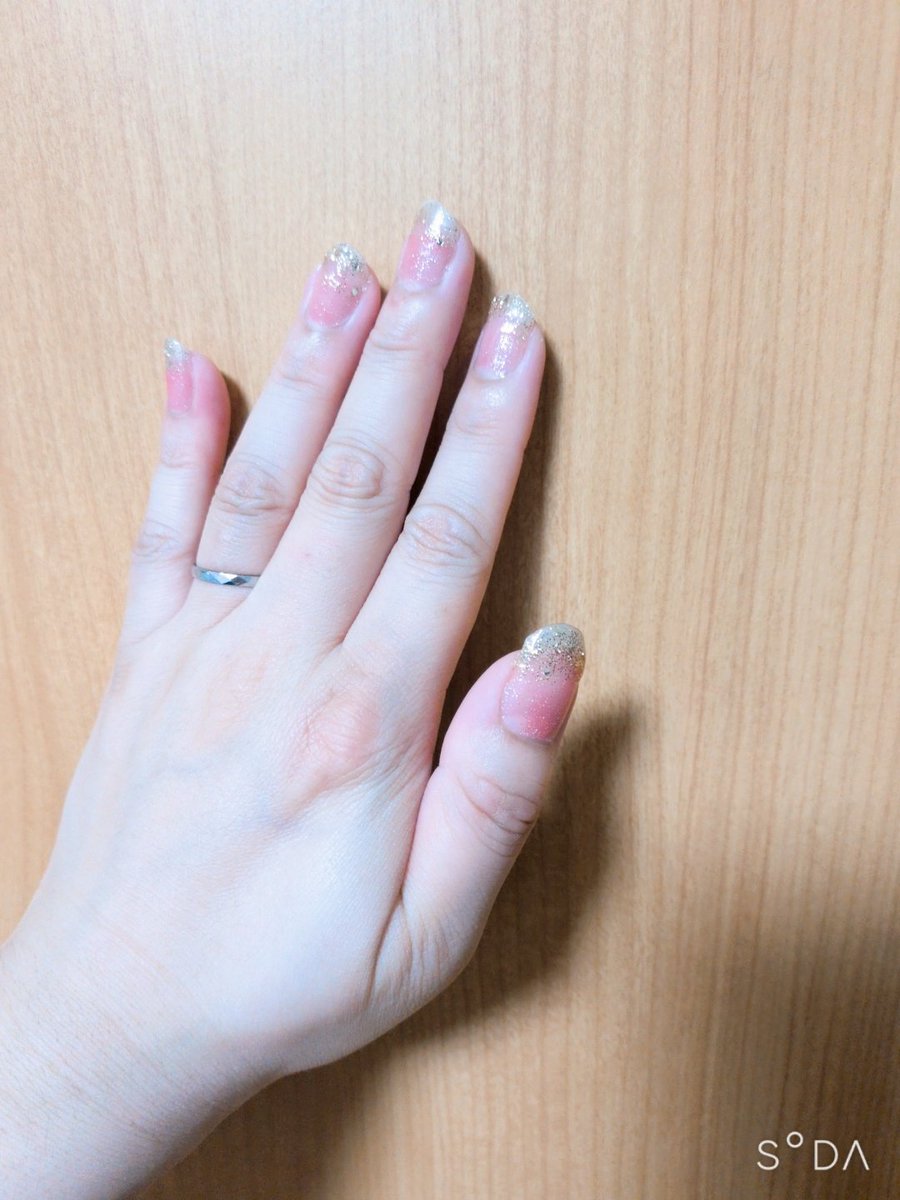 Zero_seven_0707's tweet photo. 見てっ！見てみて！！
久しぶりにネイルしたけどやっぱピンク×ゴールド(シルバー)って可愛い組み合わせだよね!!
グラデーションネイル大好き！！
#ネイル https://t.co/5cydCDYUiO