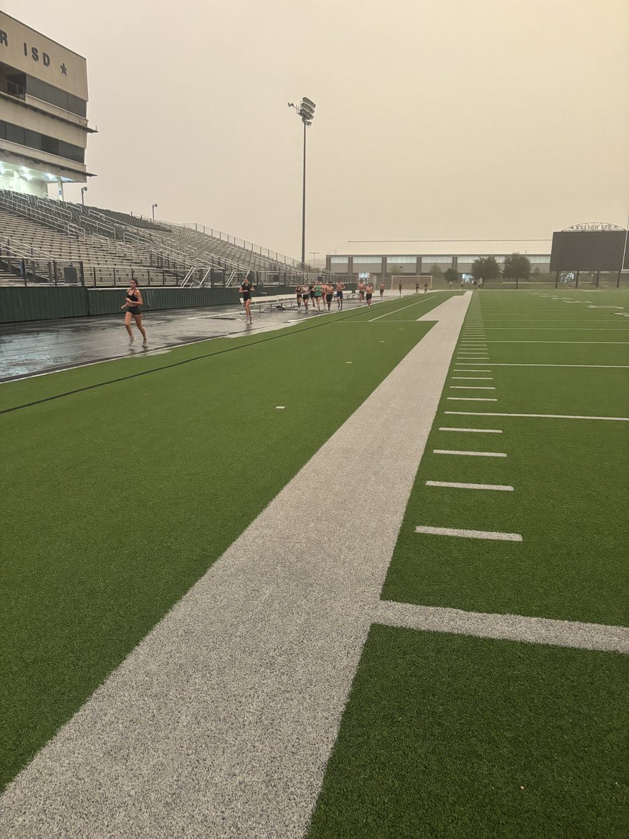 KHSSpeed's tweet photo. Rain or shine, Keller XC gets the work done! 🌧️💪

While some might see rain as a reason to head inside, these kids see it as just another day to get better. No excuses, no complaining. Just embracing the weather, putting in the work, and making the most of every workout. https://t.co/AETAawdRNE