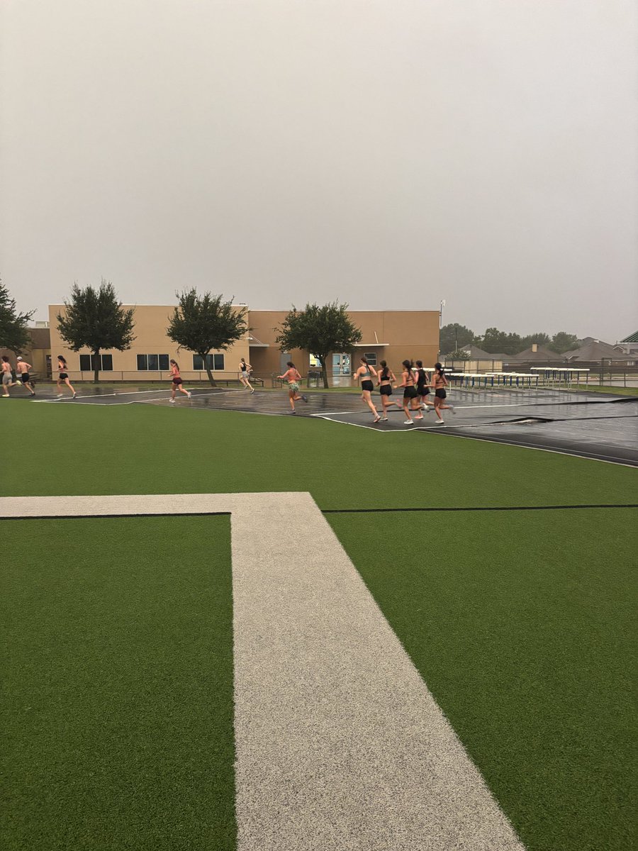 KHSSpeed's tweet photo. Rain or shine, Keller XC gets the work done! 🌧️💪

While some might see rain as a reason to head inside, these kids see it as just another day to get better. No excuses, no complaining. Just embracing the weather, putting in the work, and making the most of every workout. https://t.co/AETAawdRNE