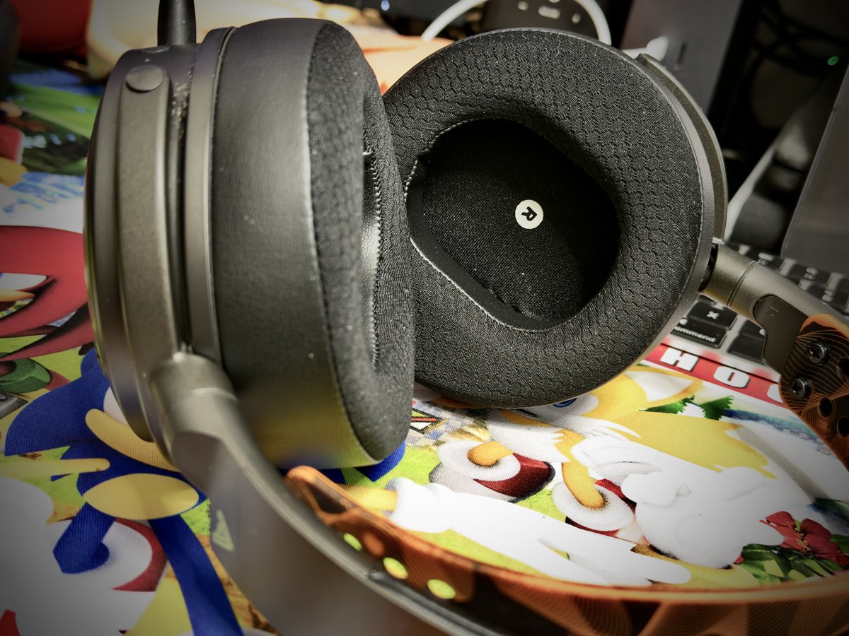 housecatkai's tweet photo. Fresh #WickedCushions just arrived! WC Freeze for the 1st Gen Audeze Maxwell. Couldn't live without these anymore, on my 2nd pair because I'd worn out the old ones 😭 https://t.co/54U5Lbvpj1