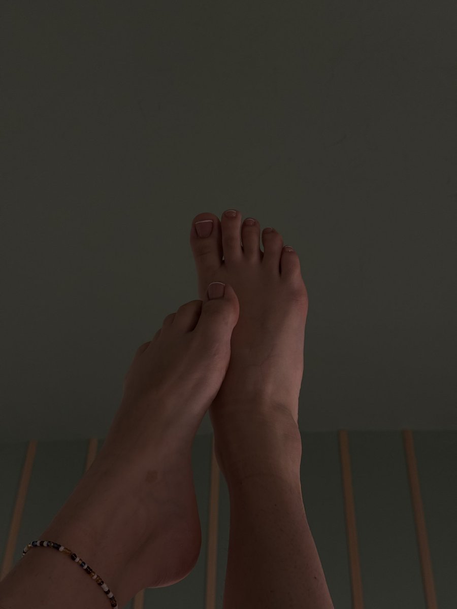 kiara_pasq's tweet photo. Des amateurs ?
#moneyslave #pieds https://t.co/NZLUX3o2X0