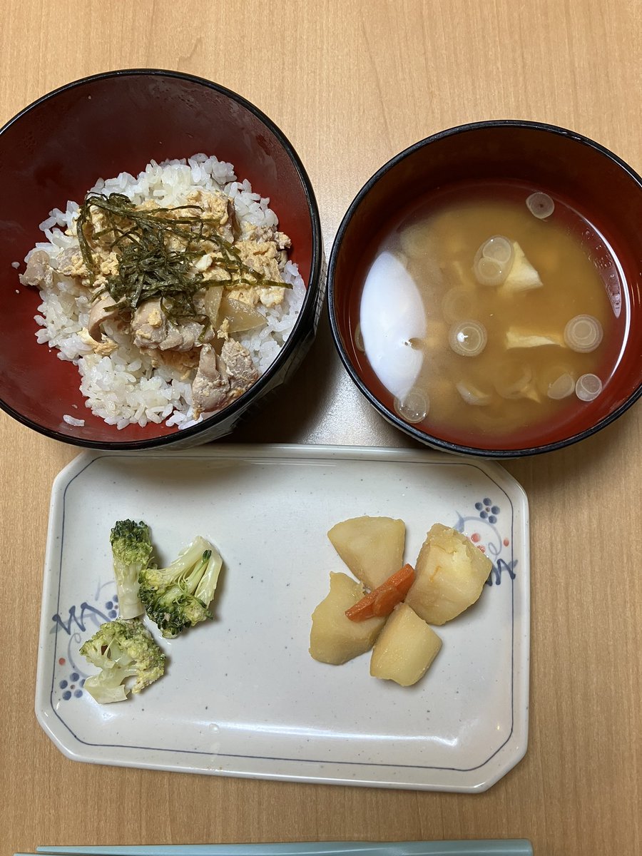 saichi1972's tweet photo. 親子丼😄 https://t.co/bbSqubQzhN