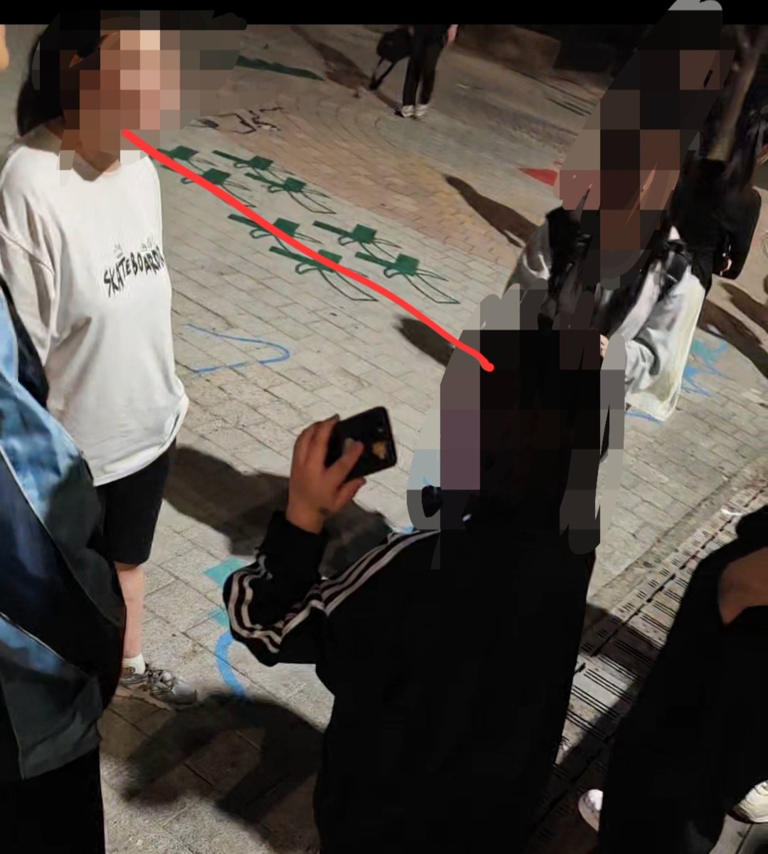 x_yurumii's tweet photo. 실시간 경의선
싸움구경갔습니다

세온 VS 쿄시
ㄷㄷㄷㄷㄷㄷ

그냥 ㅋㅅ가 ㅅㅇ한테 욕만 박다가 경찰와버림ㅋㅋ https://t.co/b80caPkmTv