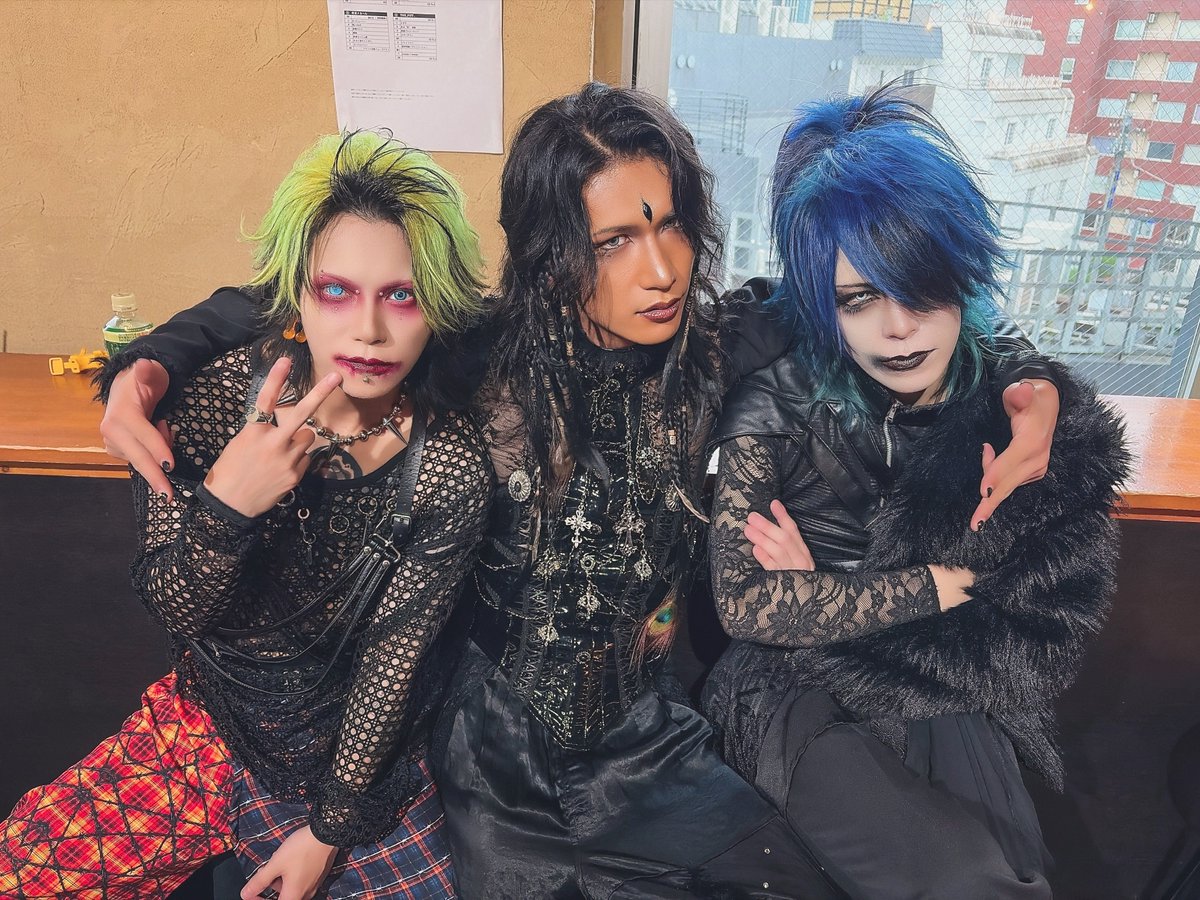 the_pity_habi's tweet photo. しもての新生異端児

この日一緒に行動しすぎて確実に片足ネスプリに突っ込んでた🦵 https://t.co/XE9q9NvzZc