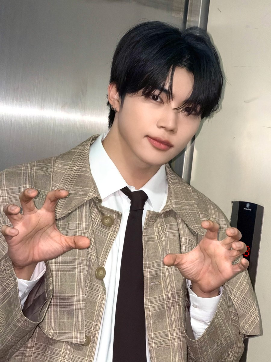 ZB1_official's tweet photo. 261001
Mnet <M COUNTDOWN>

#ZEROBASEONE #ZB1 #제로베이스원 
#PARKGUNWOOK #박건욱 https://t.co/oFFLtjO6s0