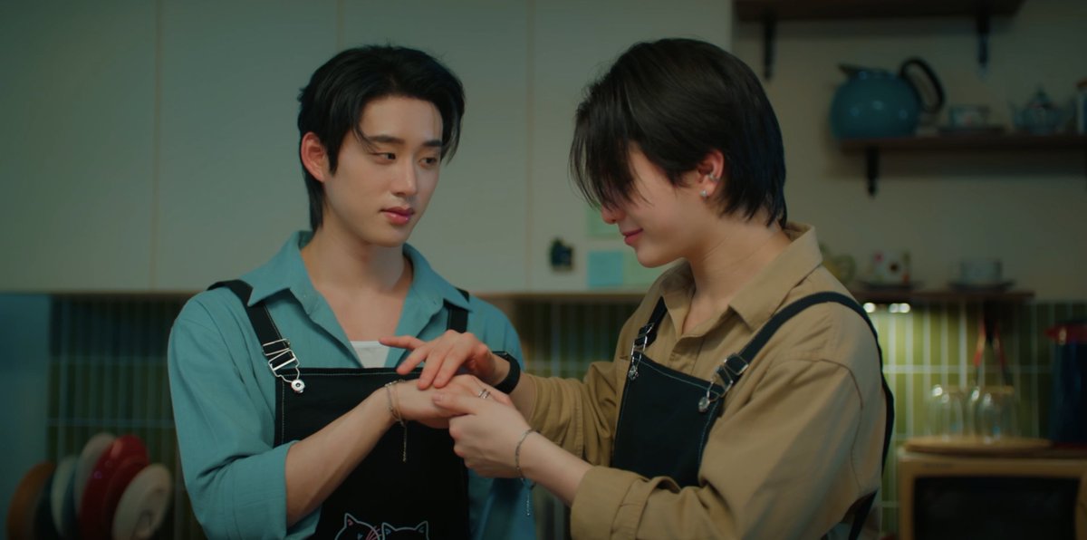 GMMTV's tweet photo. น่ารักหัวใจระเบิด มอธมองดีนตาแป๋วมาก ละดีนยิ้มหวานมาก ป้าเกือบเป็นลม น่ารักจนอยากตะโกนคำว่าน่ารัก ๆๆๆๆ ดัง ๆ ด้วยระดับเสียงที่ดังที่สุด 
#YouManiacSeriesEP6
@Williamjkp1 @EstRvp https://t.co/QpIA1DmpyC
