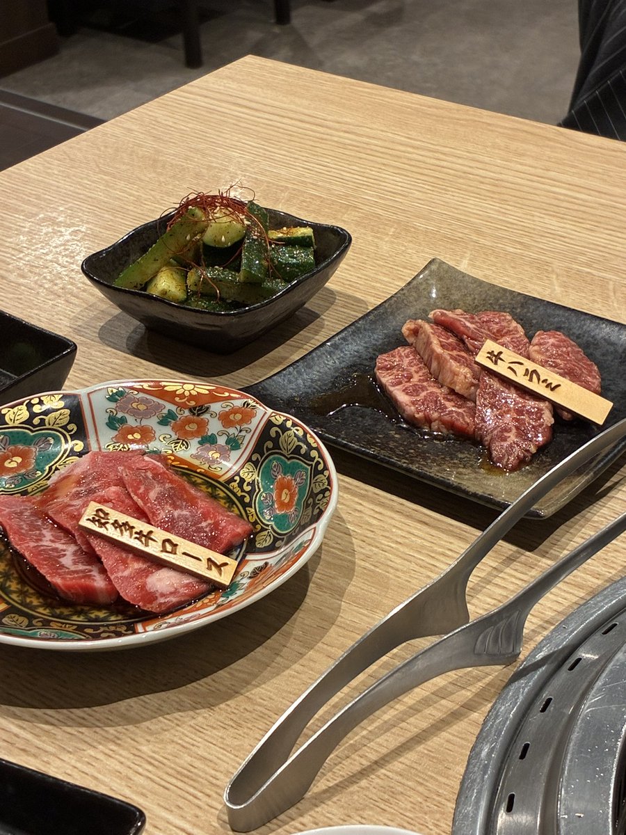 nezmi_02's tweet photo. めっちゃおいしい焼肉食べてる！！ https://t.co/VTrrNXjgHp