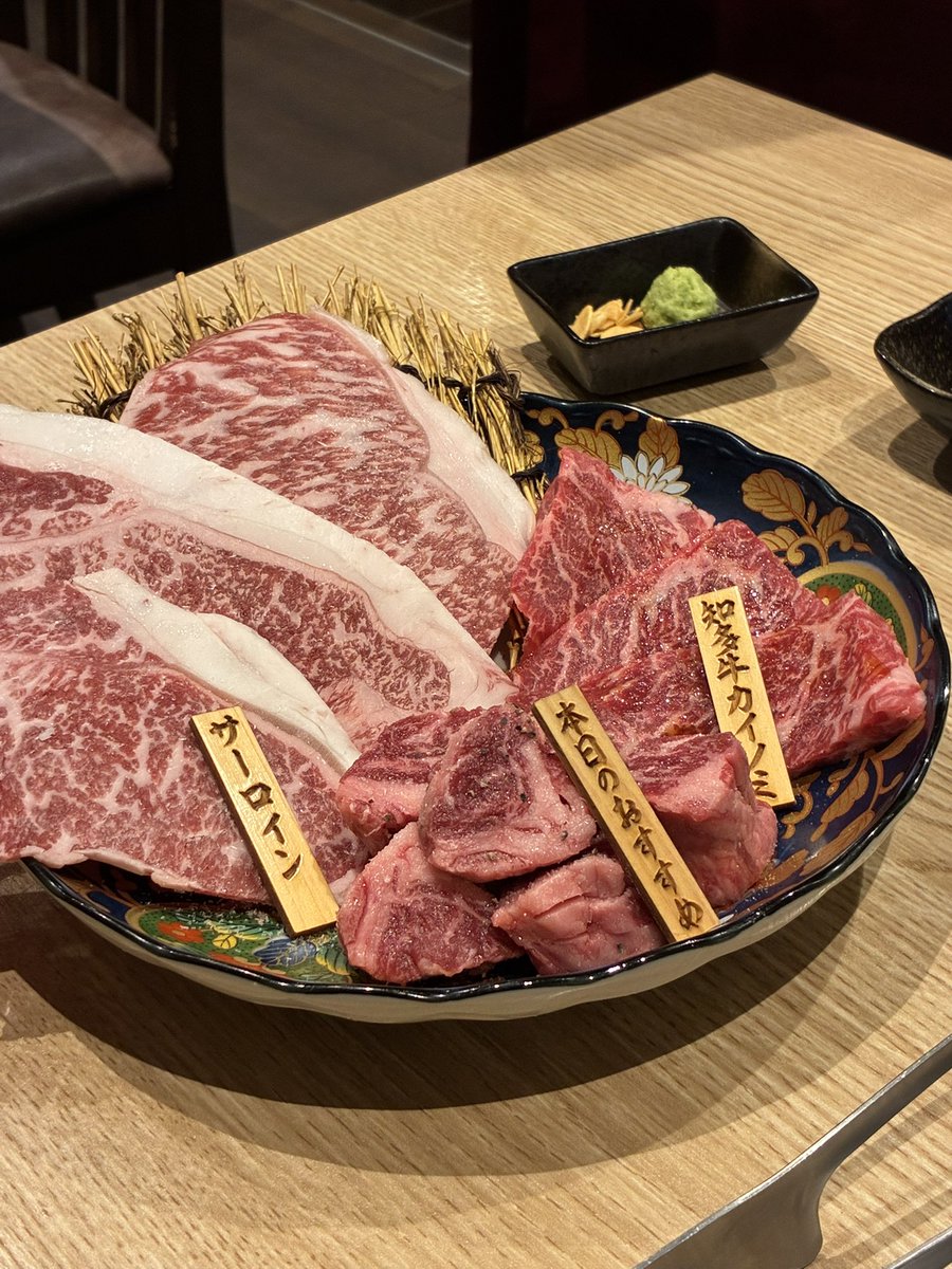 nezmi_02's tweet photo. めっちゃおいしい焼肉食べてる！！ https://t.co/VTrrNXjgHp