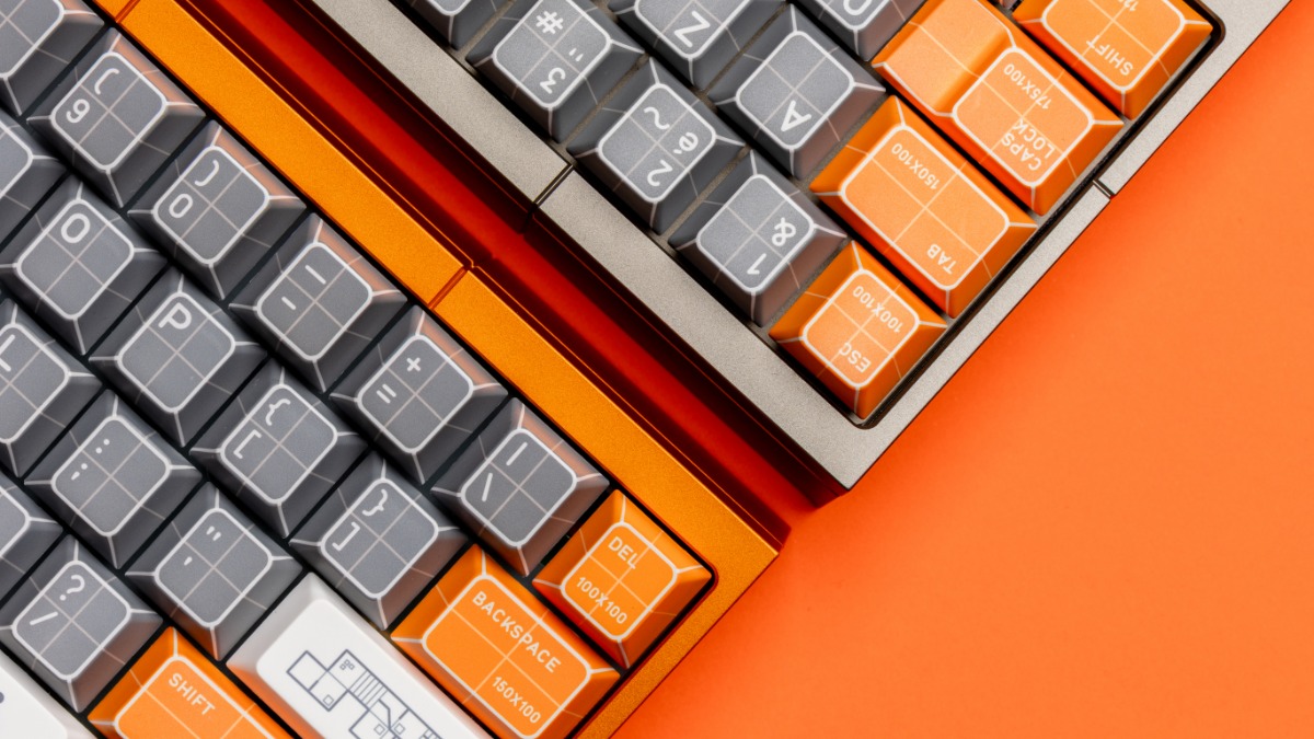 keycapsule_shop's tweet photo. Orange saturé, gris texturé, touches mates ou détails brillants : quelle matière donne le plus de caractère à ton setup ? Réponds avec ta combinaison idéale. 🎨 https://t.co/TEUqcIIETS